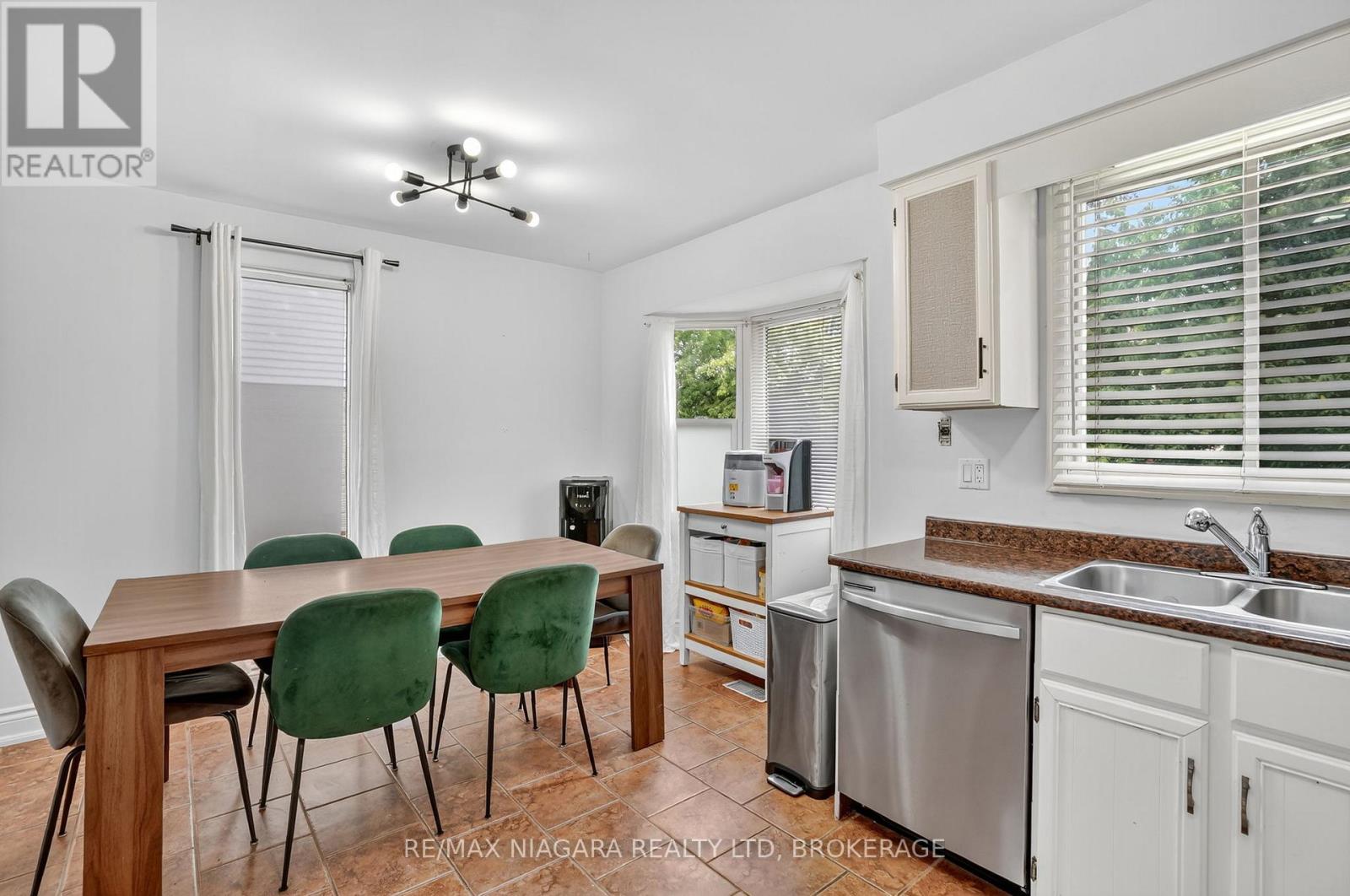 29 Baxter Crescent, Thorold (Confederation Heights), Ontario  L2Z 4S1 - Photo 14 - X12476074