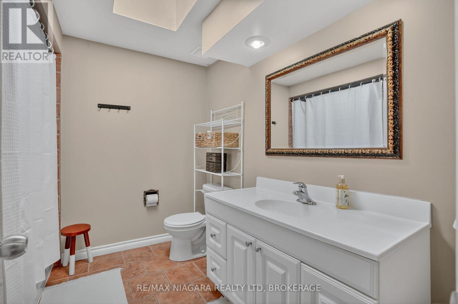 29 Baxter Crescent, Thorold (Confederation Heights), Ontario  L2Z 4S1 - Photo 29 - X12476074