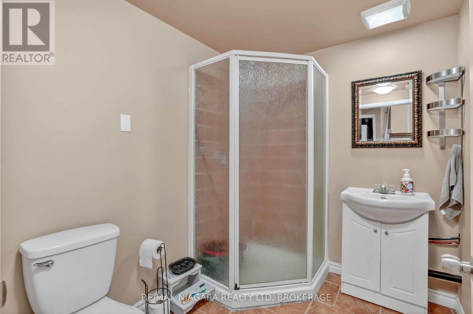 29 Baxter Crescent, Thorold (Confederation Heights), Ontario  L2Z 4S1 - Photo 38 - X12476074