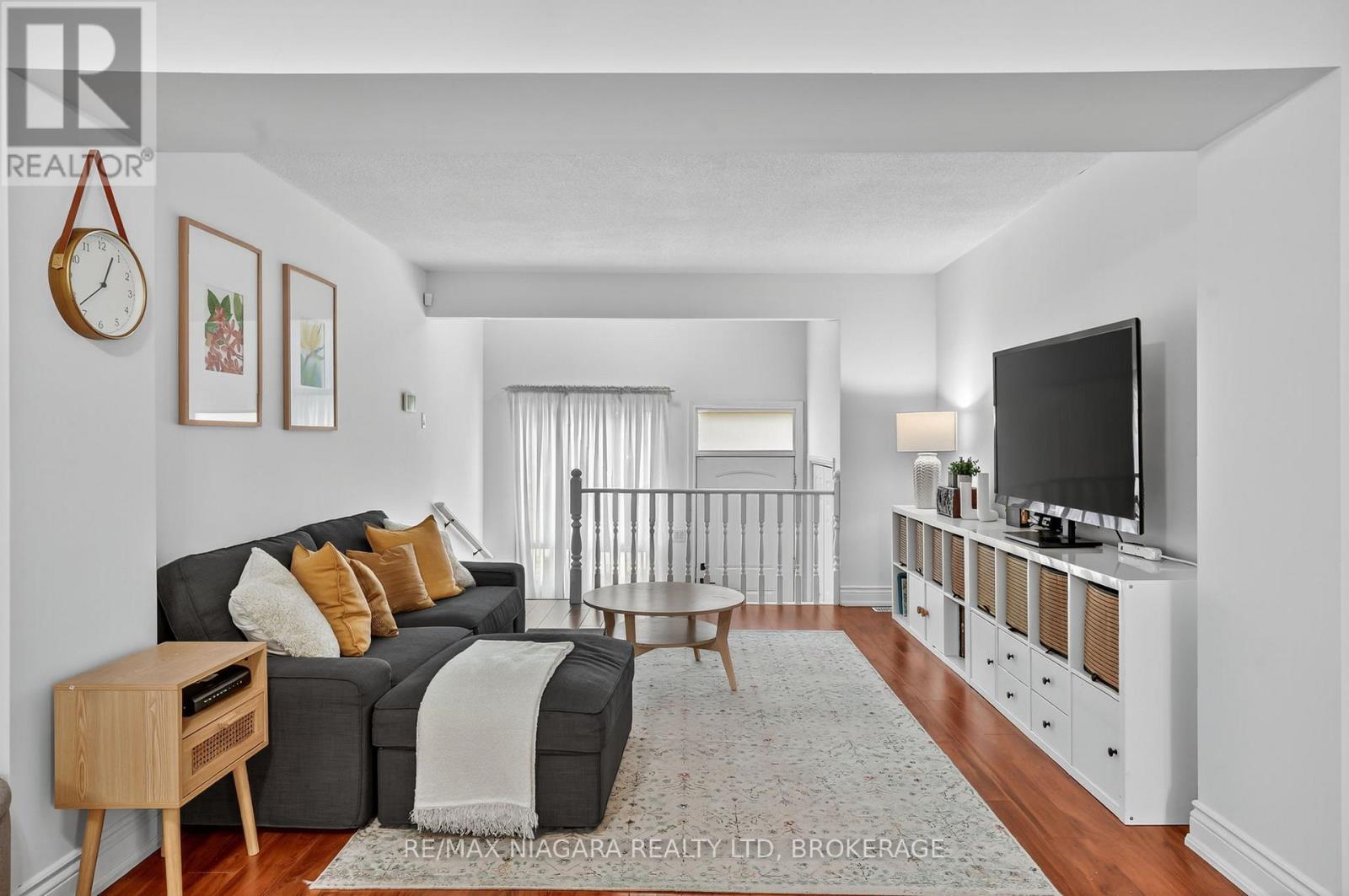 29 Baxter Crescent, Thorold (Confederation Heights), Ontario  L2Z 4S1 - Photo 6 - X12476074