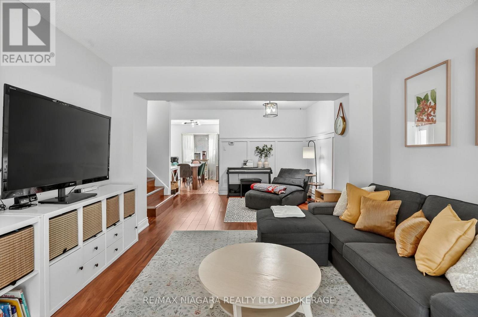 29 Baxter Crescent, Thorold (Confederation Heights), Ontario  L2Z 4S1 - Photo 7 - X12476074