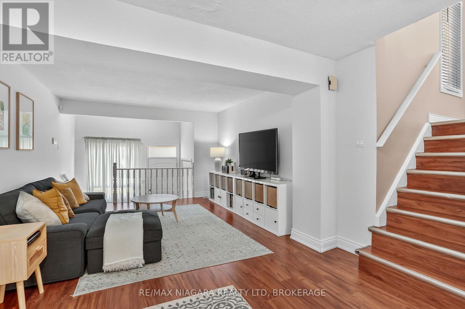 29 Baxter Crescent, Thorold (Confederation Heights), Ontario  L2Z 4S1 - Photo 8 - X12476074