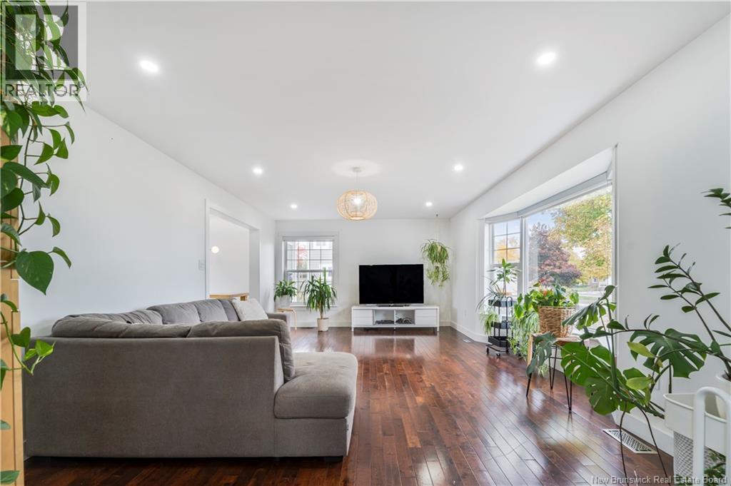 256 Foulem, Caraquet, New Brunswick  E1W 1A4 - Photo 12 - NB127963