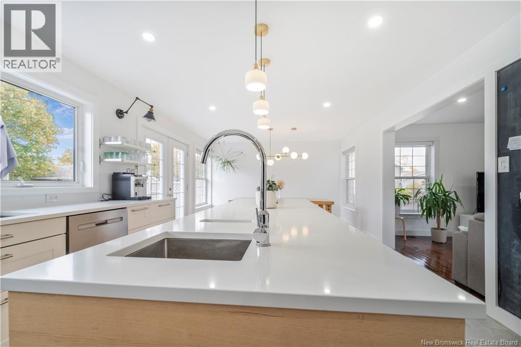 256 Foulem, Caraquet, New Brunswick  E1W 1A4 - Photo 6 - NB127963