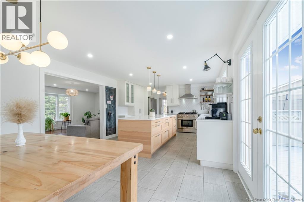 256 Foulem, Caraquet, New Brunswick  E1W 1A4 - Photo 8 - NB127963