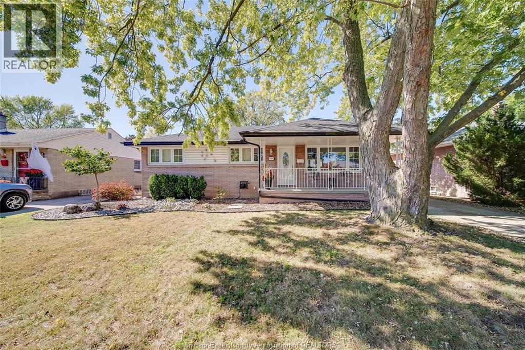 MLS# 25026445: 1225 PARKVIEW, Windsor, Canada