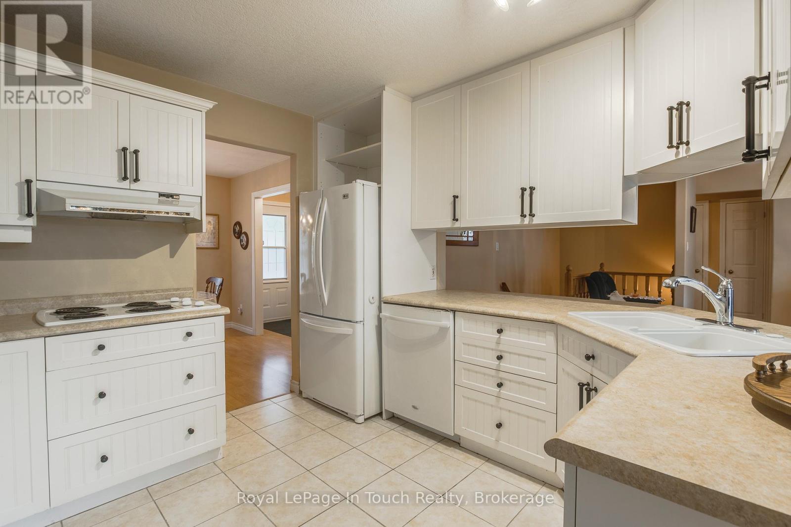 59 Stocco Circle, Tiny, Ontario  L0L 2T0 - Photo 12 - S12476073