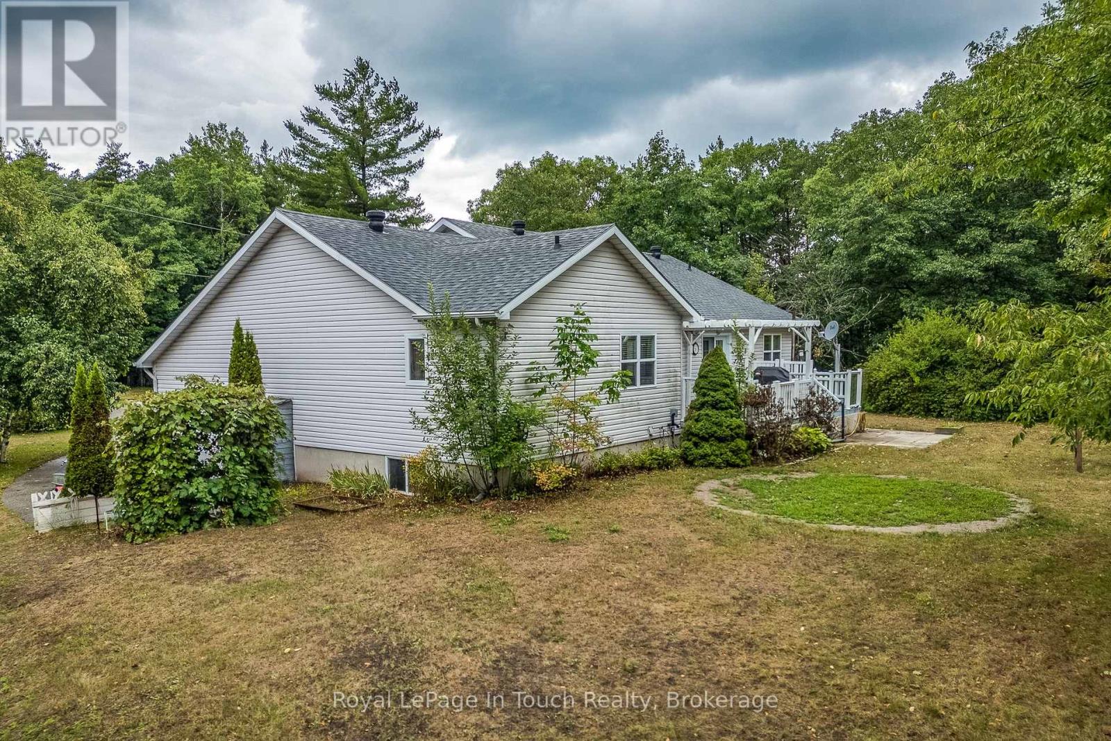 59 Stocco Circle, Tiny, Ontario  L0L 2T0 - Photo 2 - S12476073