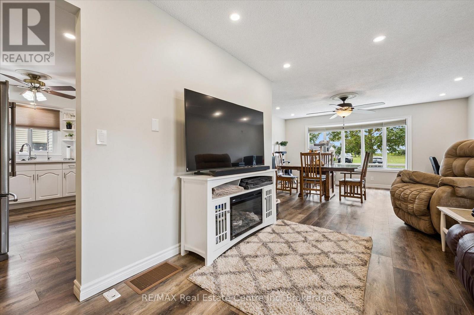 7 Eastview Drive, Wellington North (Arthur), Ontario  N0G 1A0 - Photo 13 - X12476079