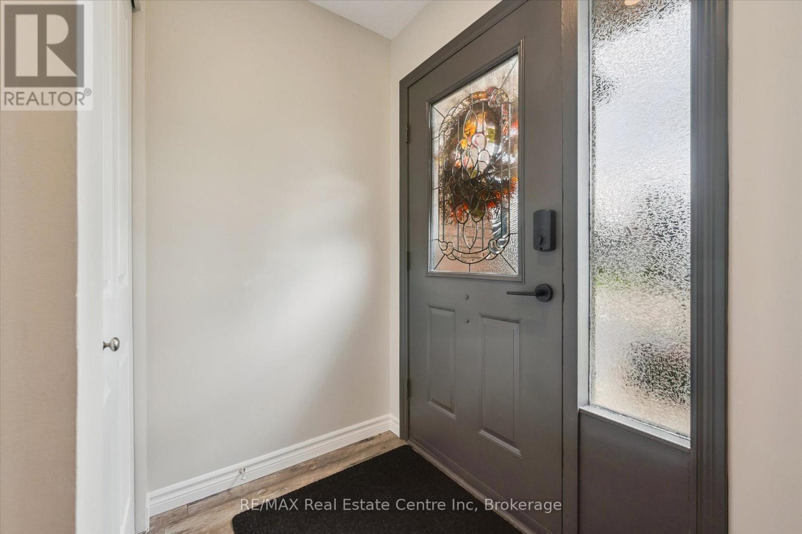 7 Eastview Drive, Wellington North (Arthur), Ontario  N0G 1A0 - Photo 6 - X12476079