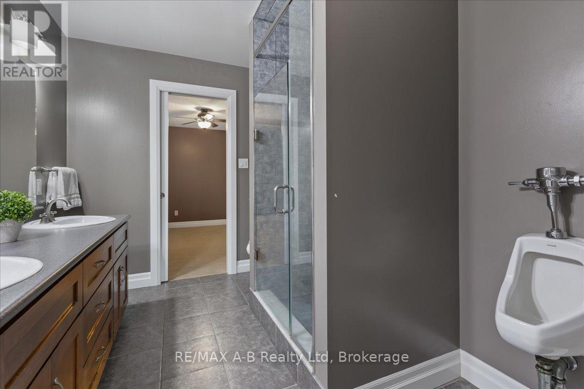 151 Huron Road, Perth South (Sebringville), Ontario  N0K 1X0 - Photo 38 - X12476130