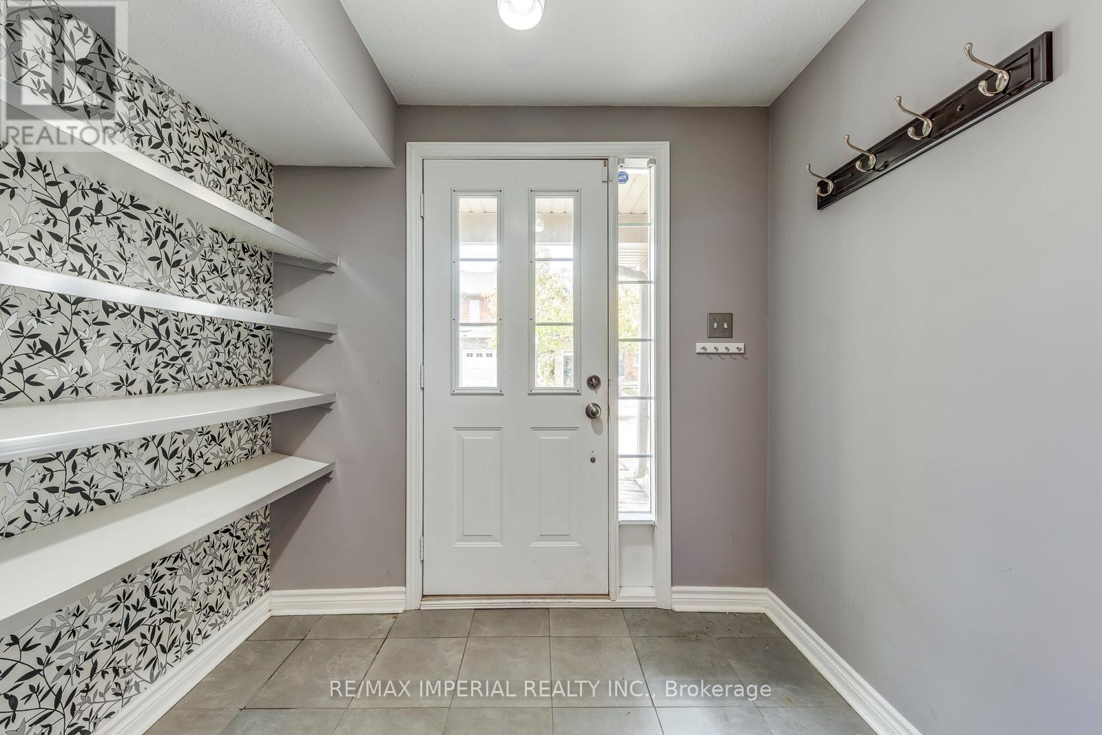 25 - 7 Southside Place, Hamilton (Mountview), Ontario  L9C 7W6 - Photo 3 - X12475302