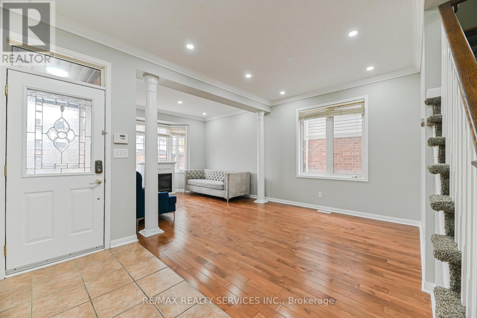 96 Brayshaw Drive, Cambridge, Ontario  N1T 2H5 - Photo 6 - X12475411