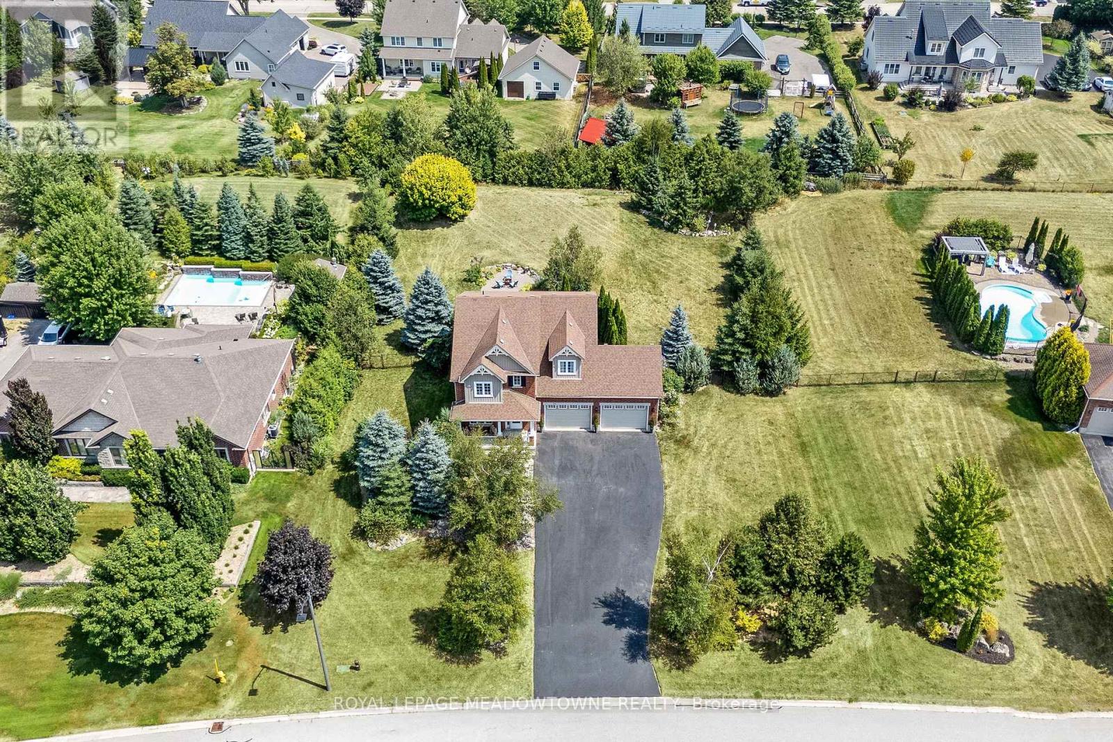 26 Island Lake Road, Mono, Ontario  L9W 5K3 - Photo 2 - X12475444