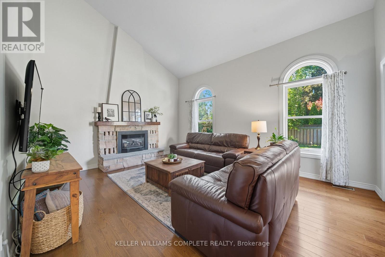 142 Meadowbrook Drive, Hamilton (Ancaster), Ontario  L9G 4S8 - Photo 20 - X12475495