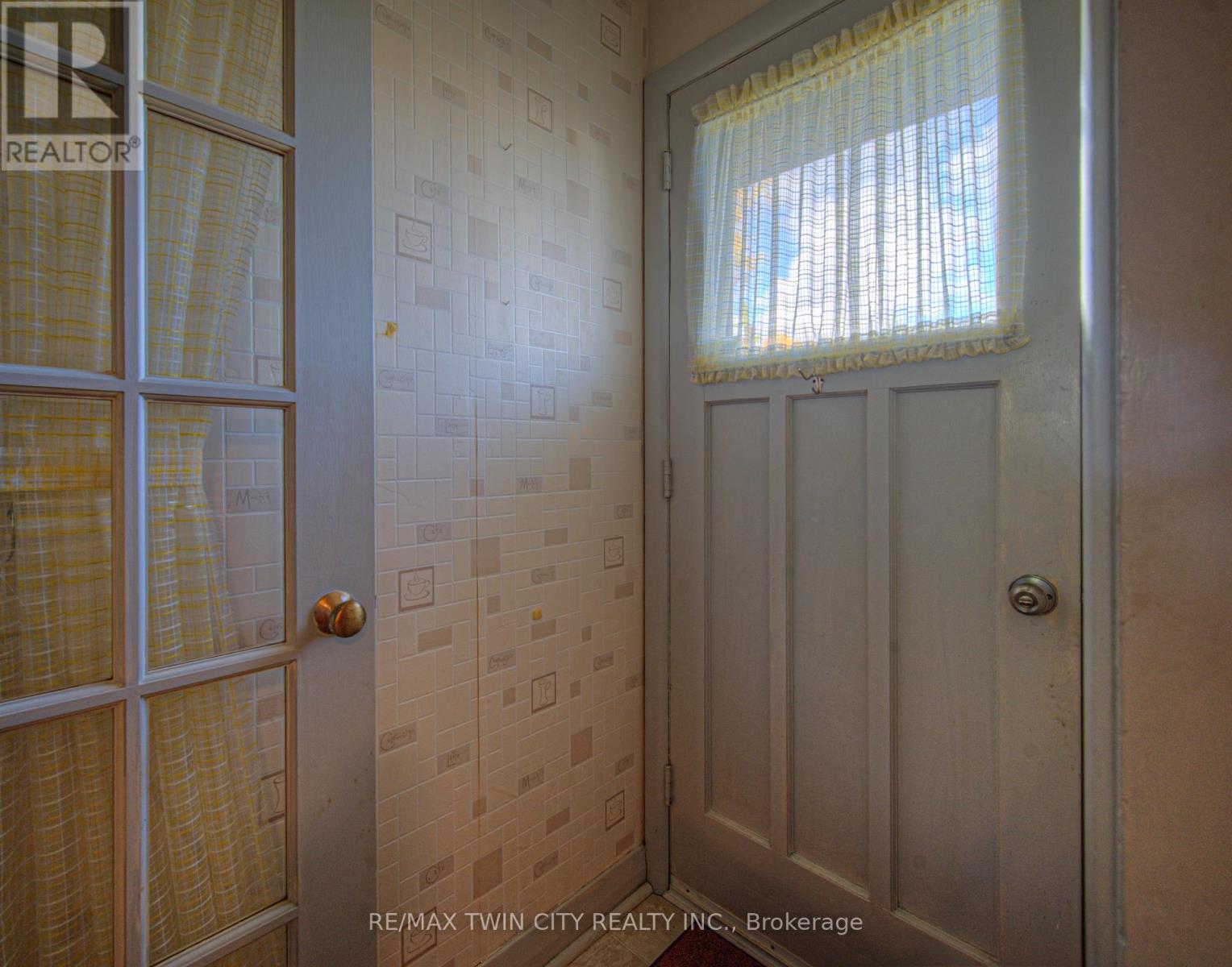 26 Culham Drive, Cambridge, Ontario  N1S 2G8 - Photo 23 - X12475525