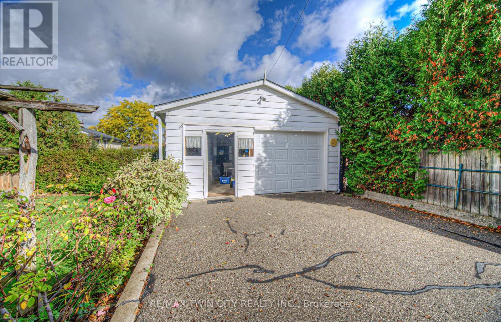 26 Culham Drive, Cambridge, Ontario  N1S 2G8 - Photo 3 - X12475525