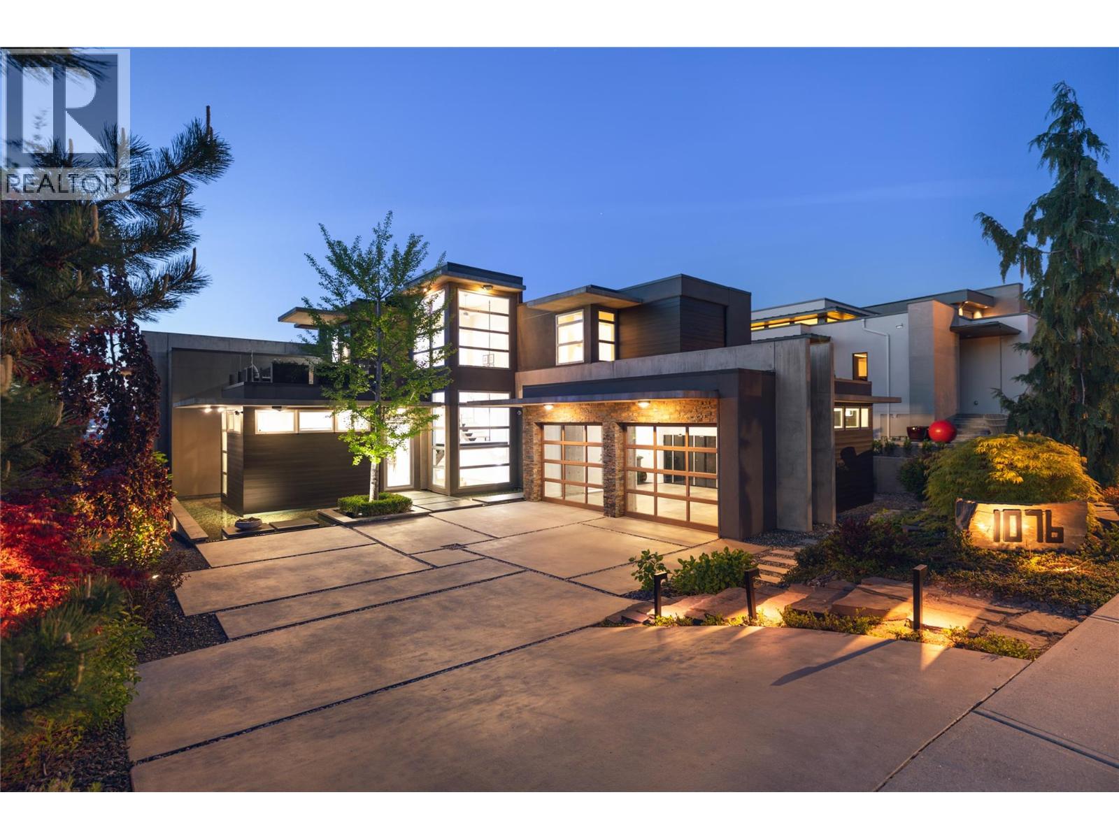 1076 Westpoint Drive Kelowna Photo 2 1076 Westpoint Drive Kelowna Photo 2