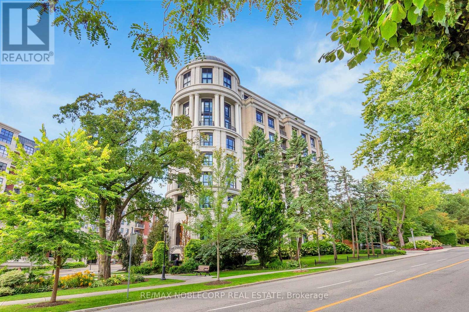 404 - 4 THE KINGSWAY, Toronto, Ontario