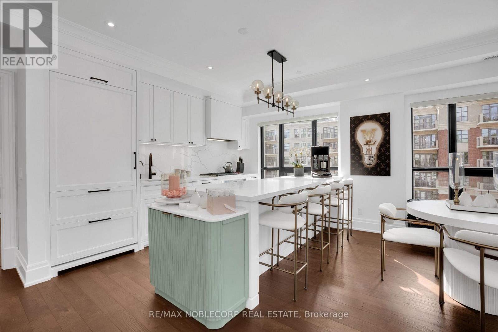 404 - 4 The Kingsway, Toronto (Kingsway South), Ontario  M8X 2T1 - Photo 11 - W12475543