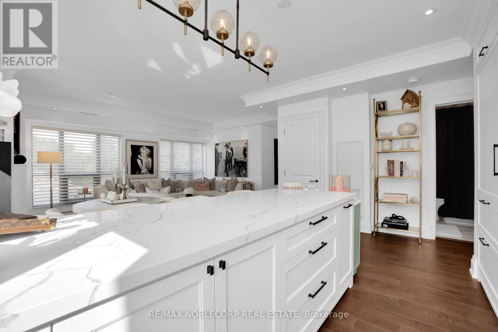 404 - 4 The Kingsway, Toronto (Kingsway South), Ontario  M8X 2T1 - Photo 14 - W12475543