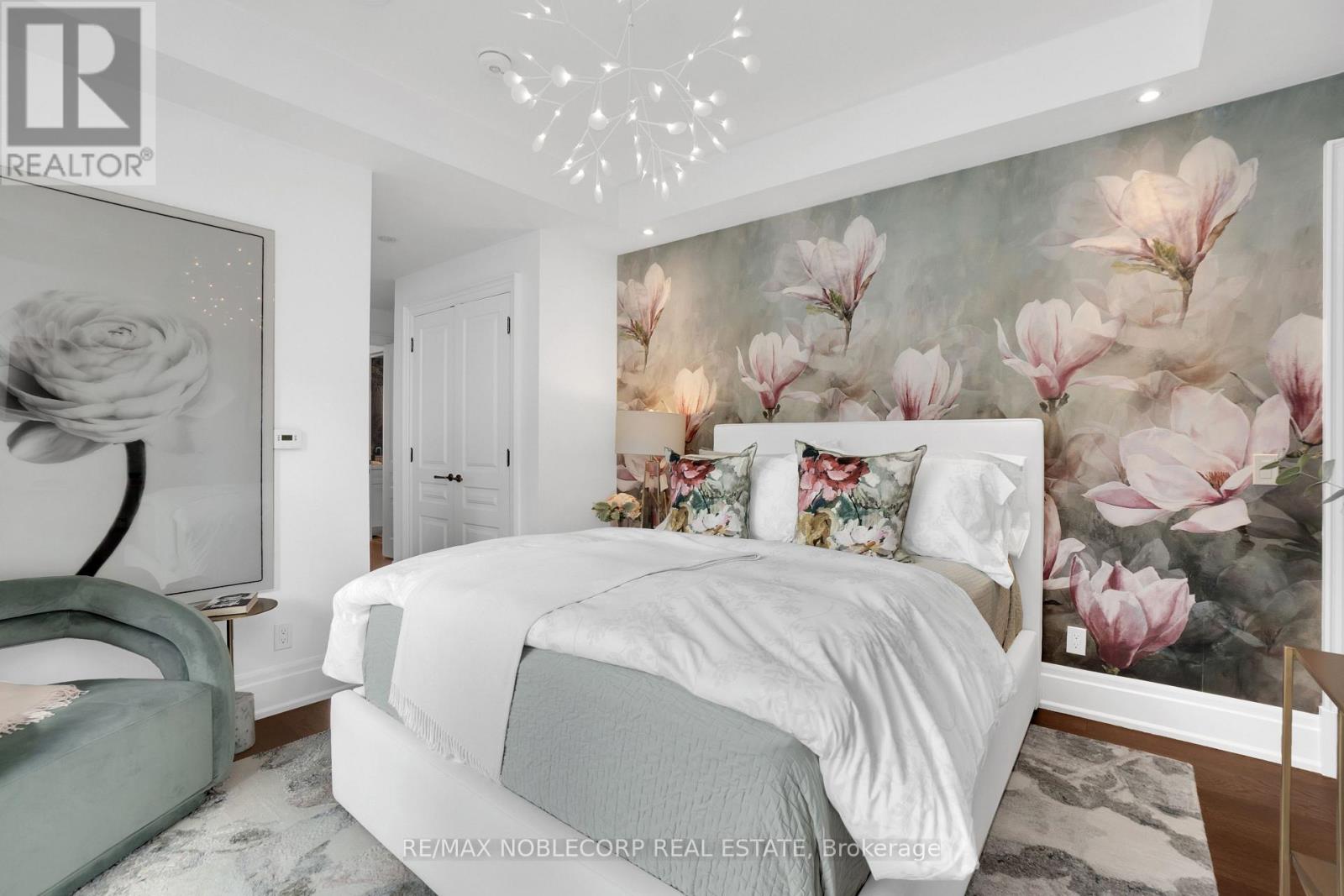 404 - 4 The Kingsway, Toronto (Kingsway South), Ontario  M8X 2T1 - Photo 17 - W12475543