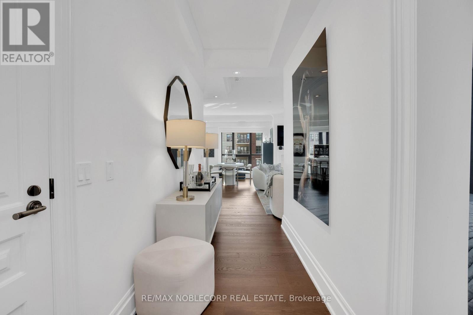 404 - 4 The Kingsway, Toronto (Kingsway South), Ontario  M8X 2T1 - Photo 3 - W12475543