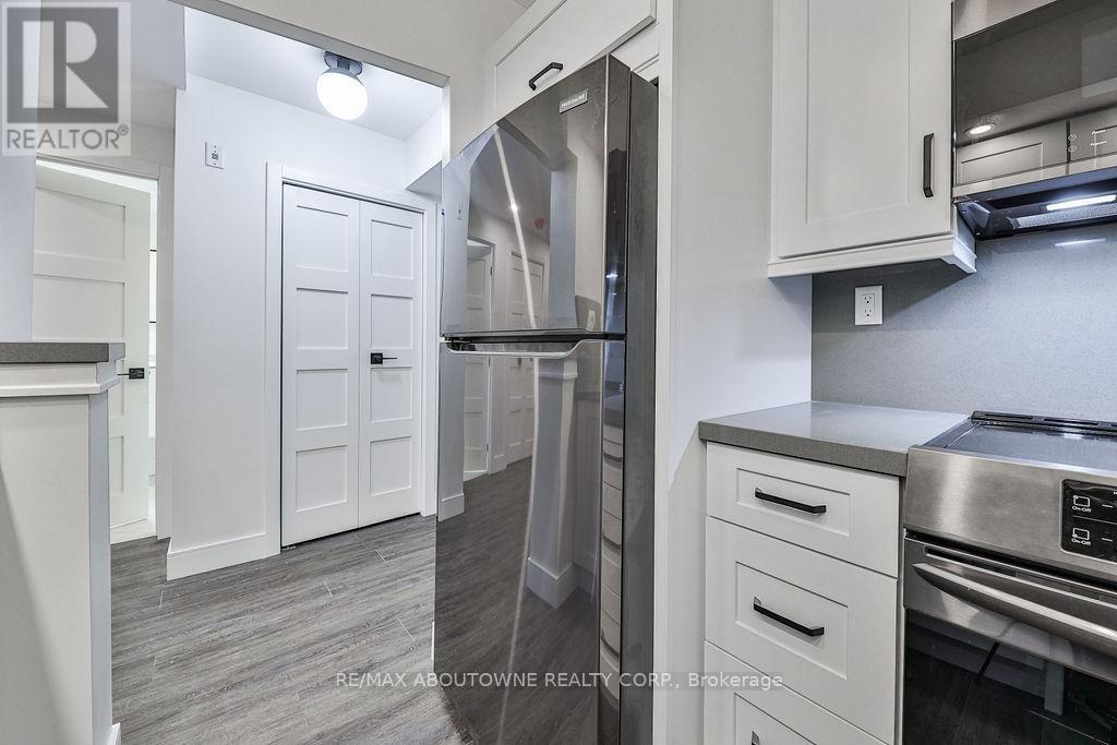 405 - 185 Robinson Street, Oakville, Ontario  L6J 5W7 - Photo 11 - W12475563