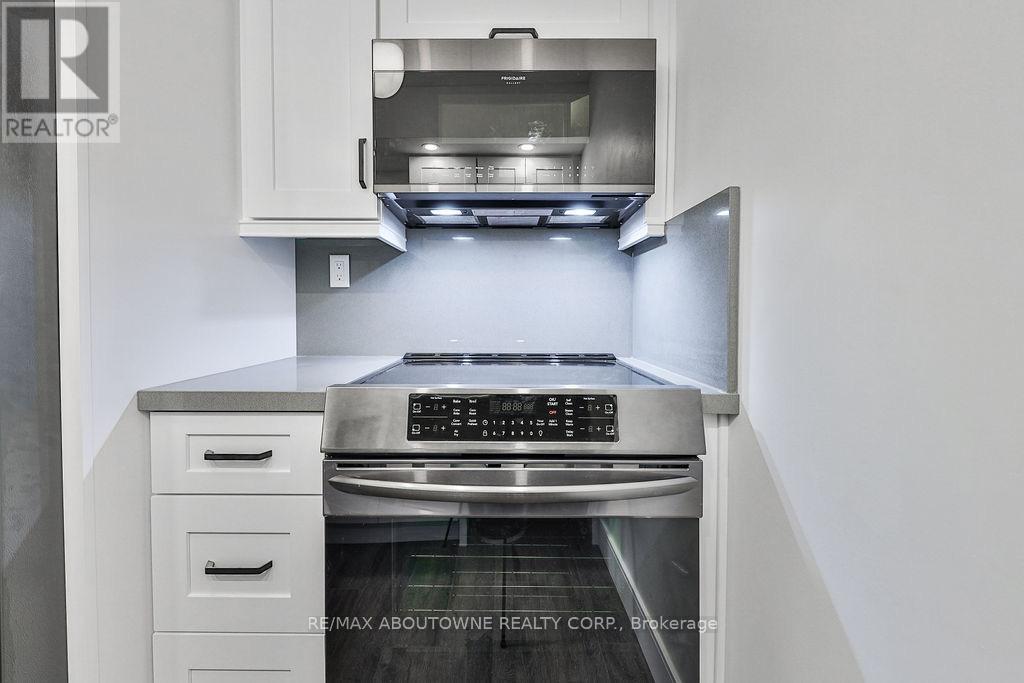 405 - 185 Robinson Street, Oakville, Ontario  L6J 5W7 - Photo 12 - W12475563