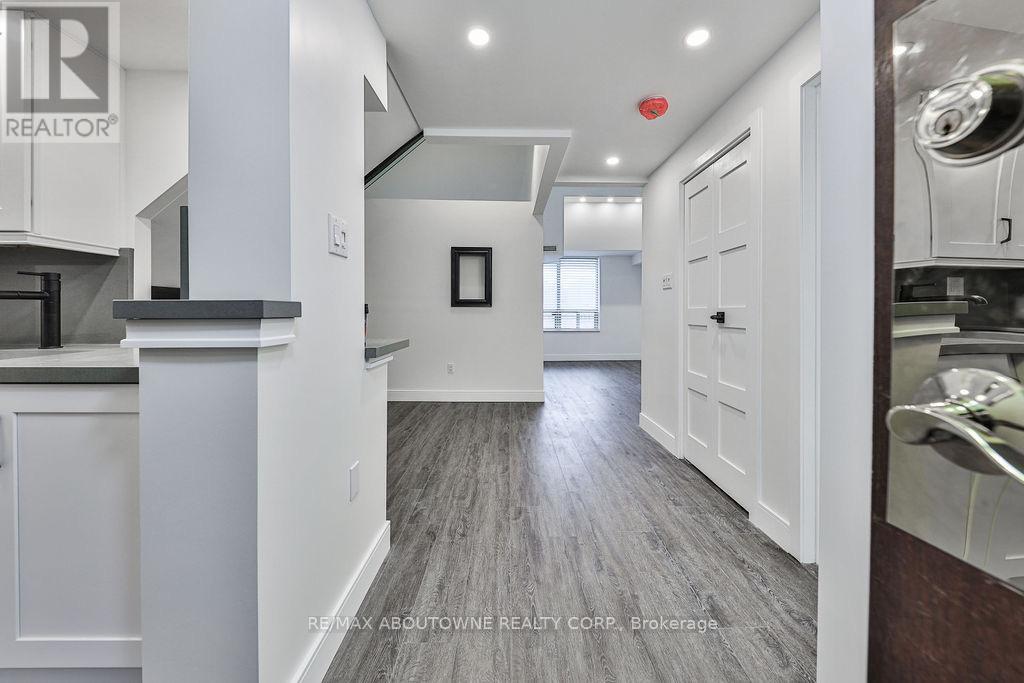 405 - 185 Robinson Street, Oakville, Ontario  L6J 5W7 - Photo 13 - W12475563