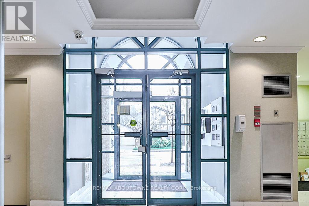 405 - 185 Robinson Street, Oakville, Ontario  L6J 5W7 - Photo 4 - W12475563