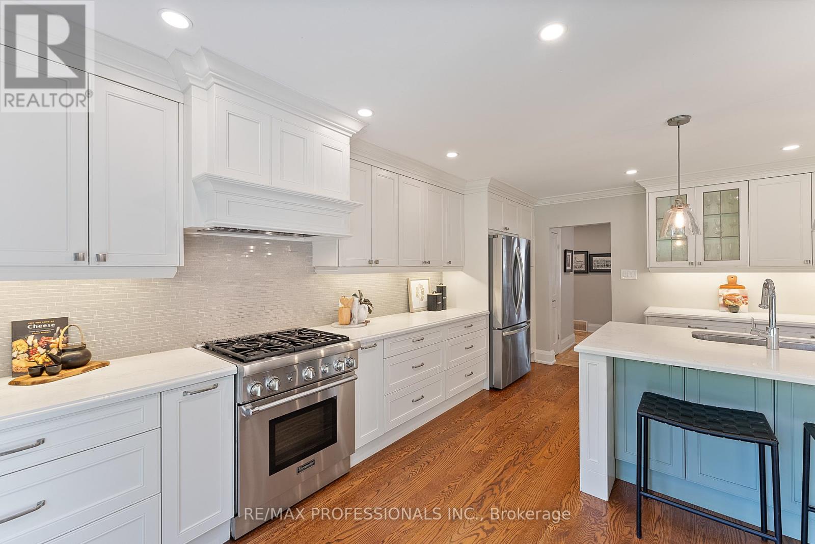 19 Palace Arch Drive, Toronto, Ontario  M9A 2R9 - Photo 18 - W12475597