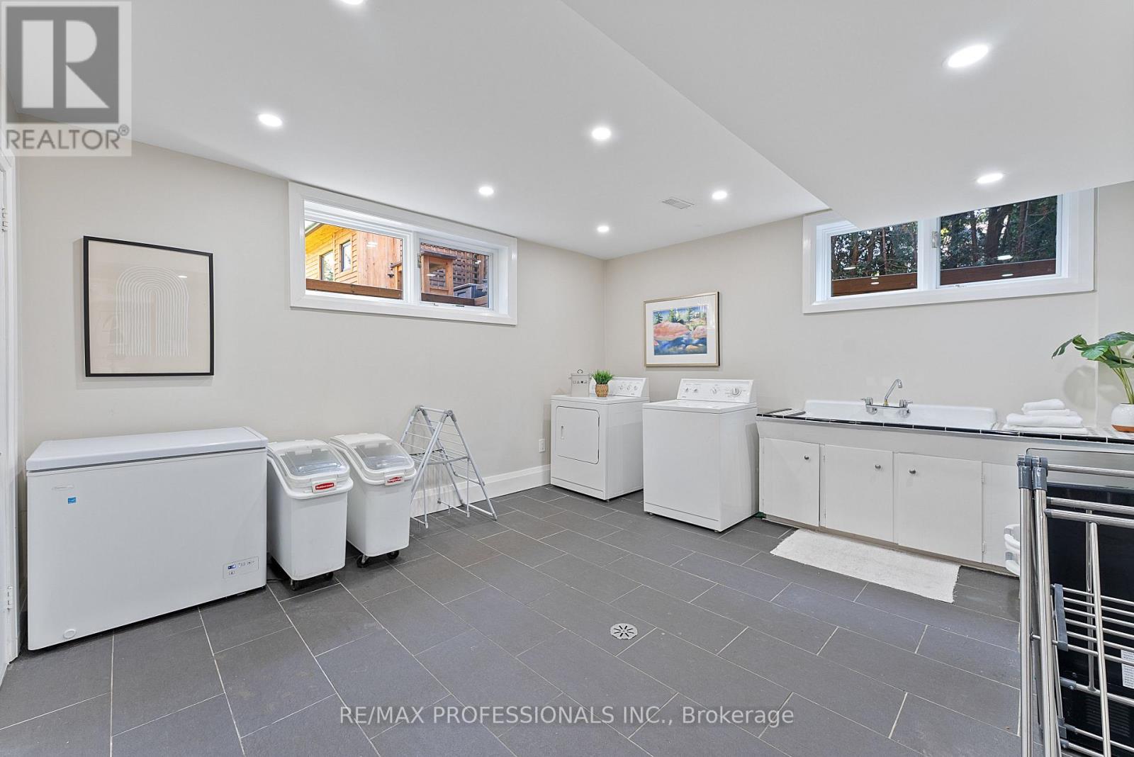 19 Palace Arch Drive, Toronto, Ontario  M9A 2R9 - Photo 37 - W12475597