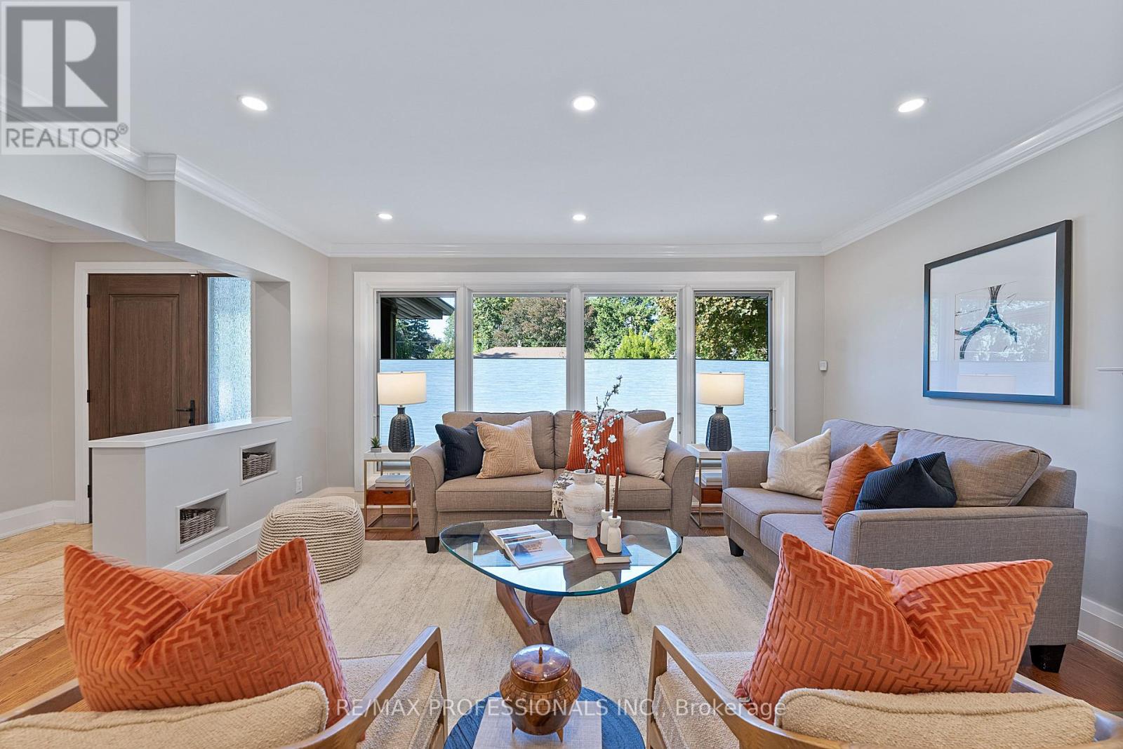 19 Palace Arch Drive, Toronto, Ontario  M9A 2R9 - Photo 6 - W12475597