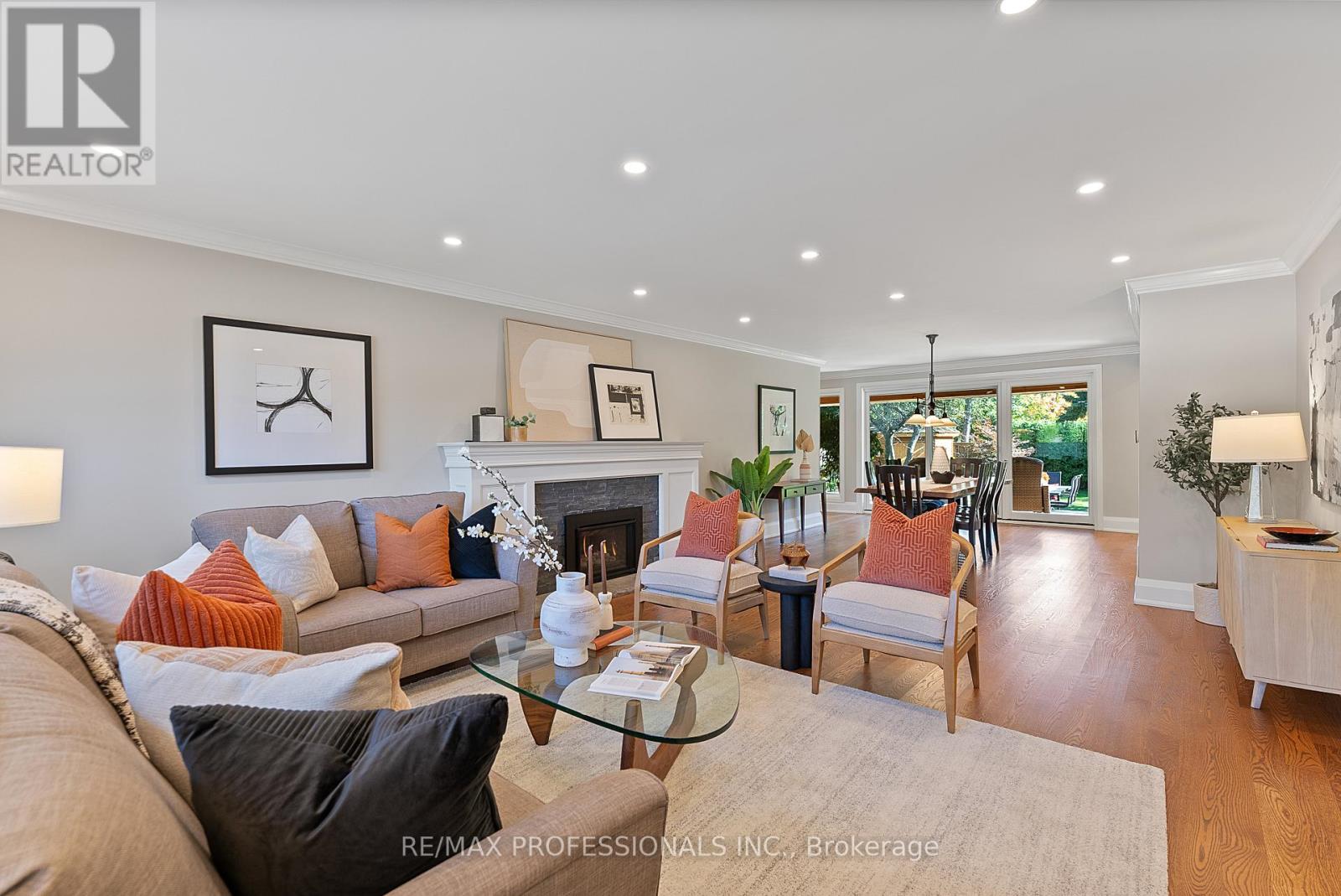 19 Palace Arch Drive, Toronto, Ontario  M9A 2R9 - Photo 9 - W12475597