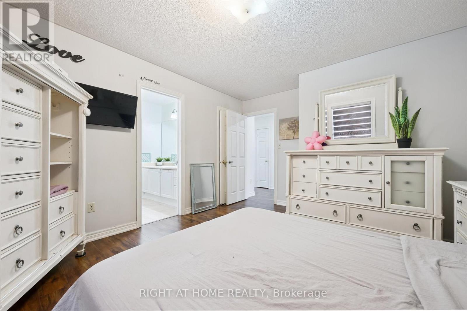 38 Cape Dorset Crescent, Brampton (Sandringham-Wellington), Ontario  L6R 3L2 - Photo 16 - W12475601