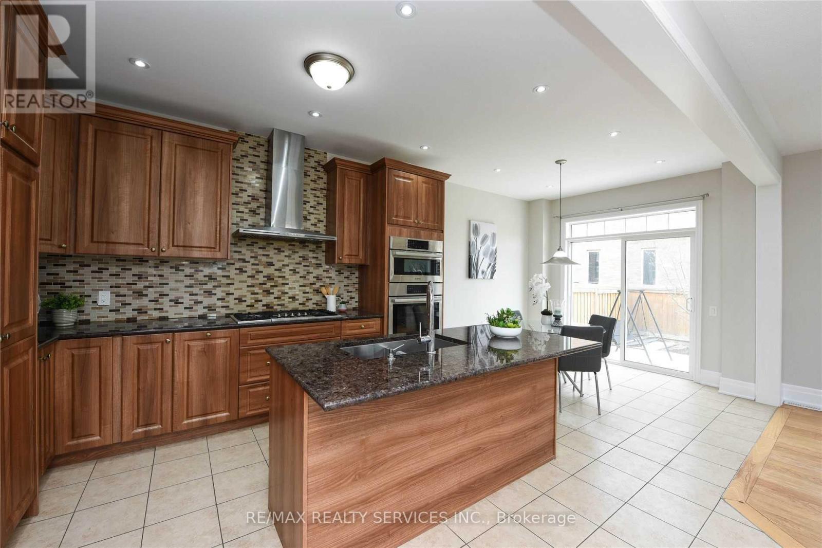 2 Falling Leaf Drive N, Caledon, Ontario  L7C 3Z4 - Photo 16 - W12475653