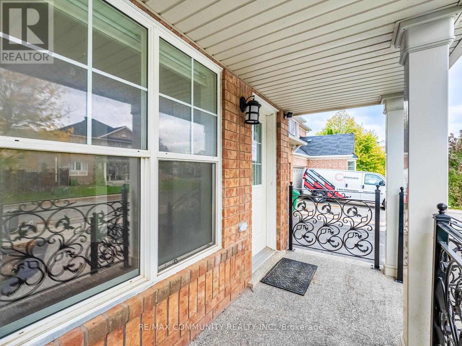 18 Ollie Avenue, Brampton, Ontario  L6X 0M7 - Photo 5 - W12475663
