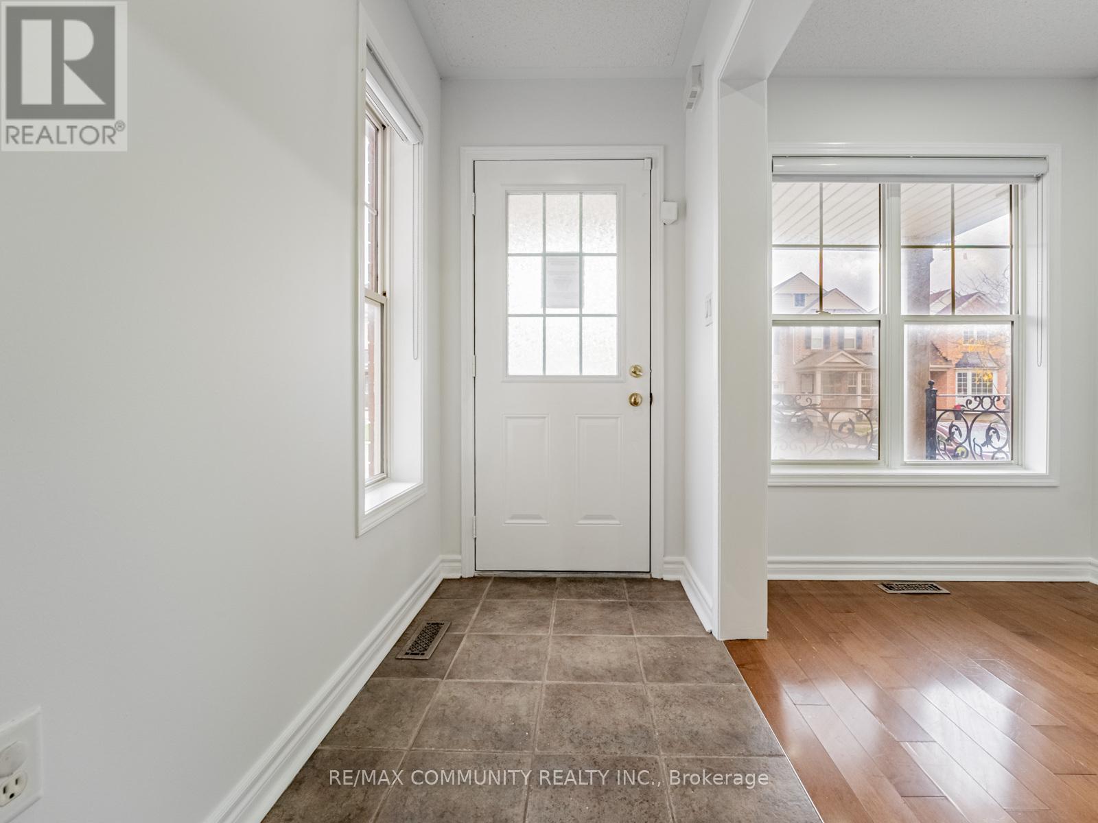 18 Ollie Avenue, Brampton, Ontario  L6X 0M7 - Photo 6 - W12475663