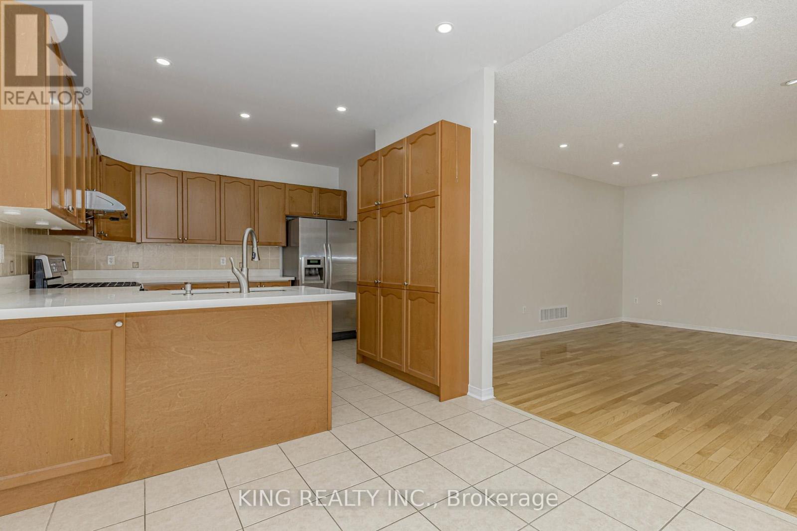 14 Ledgerock Road, Brampton (Bram East), Ontario  L6P 2L7 - Photo 13 - W12475673