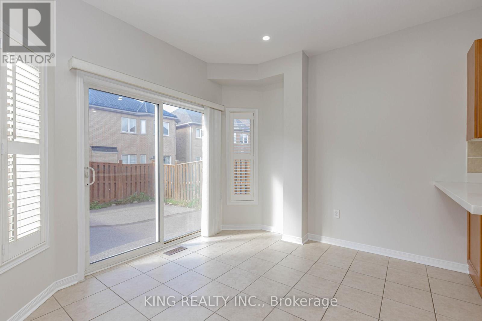 14 Ledgerock Road, Brampton (Bram East), Ontario  L6P 2L7 - Photo 14 - W12475673