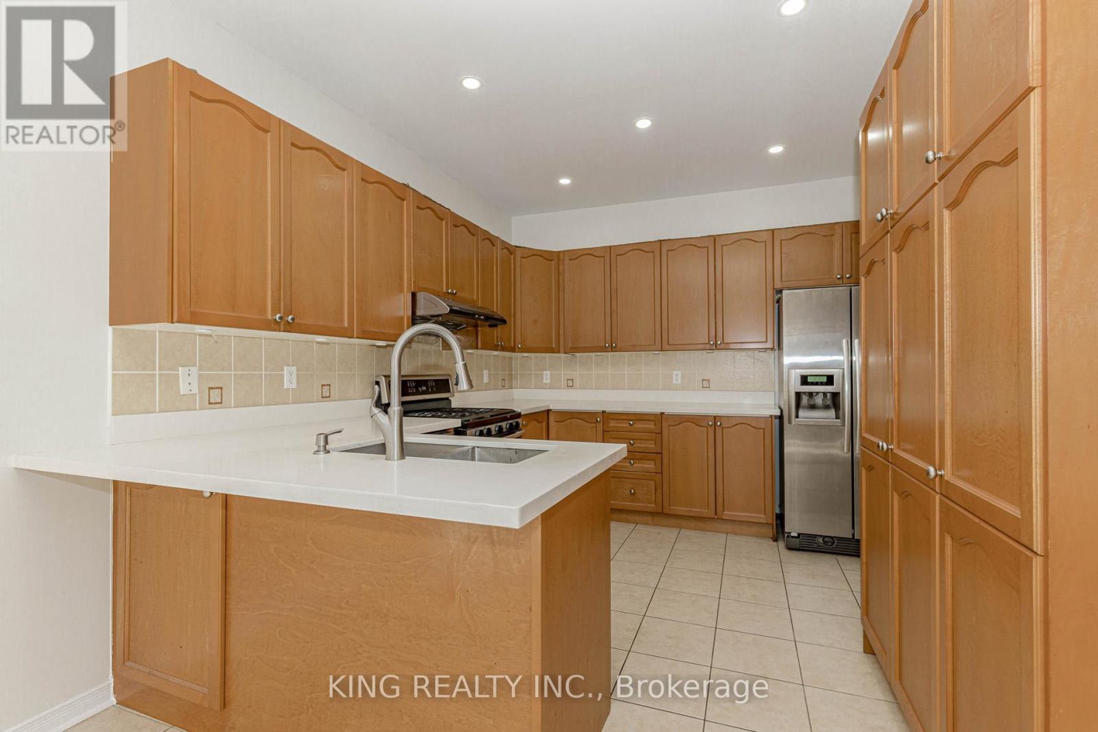14 Ledgerock Road, Brampton (Bram East), Ontario  L6P 2L7 - Photo 15 - W12475673