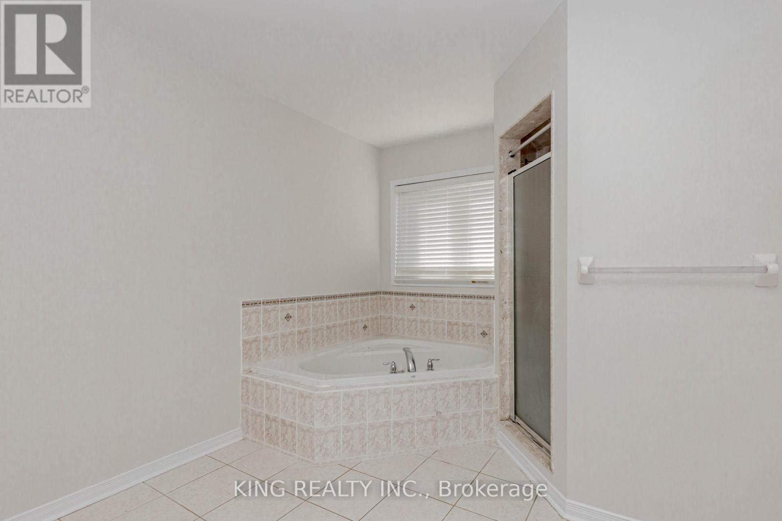 14 Ledgerock Road, Brampton (Bram East), Ontario  L6P 2L7 - Photo 29 - W12475673