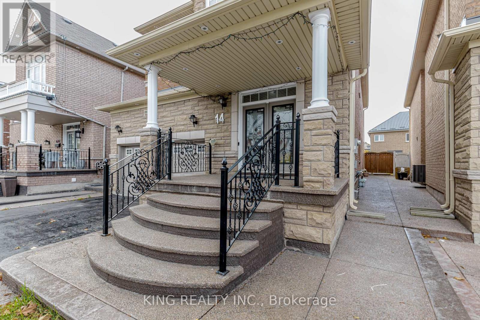 14 Ledgerock Road, Brampton (Bram East), Ontario  L6P 2L7 - Photo 3 - W12475673