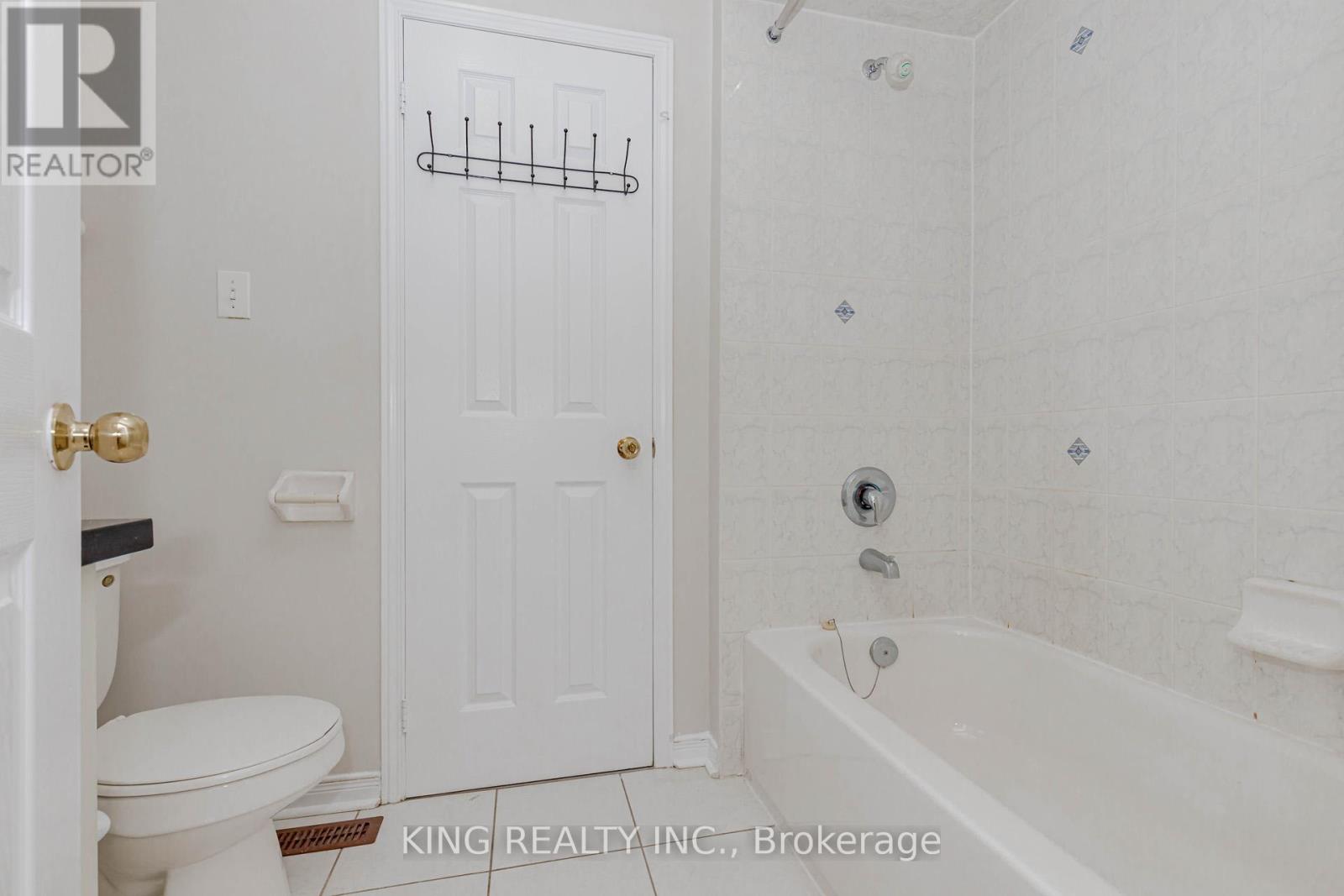 14 Ledgerock Road, Brampton (Bram East), Ontario  L6P 2L7 - Photo 34 - W12475673