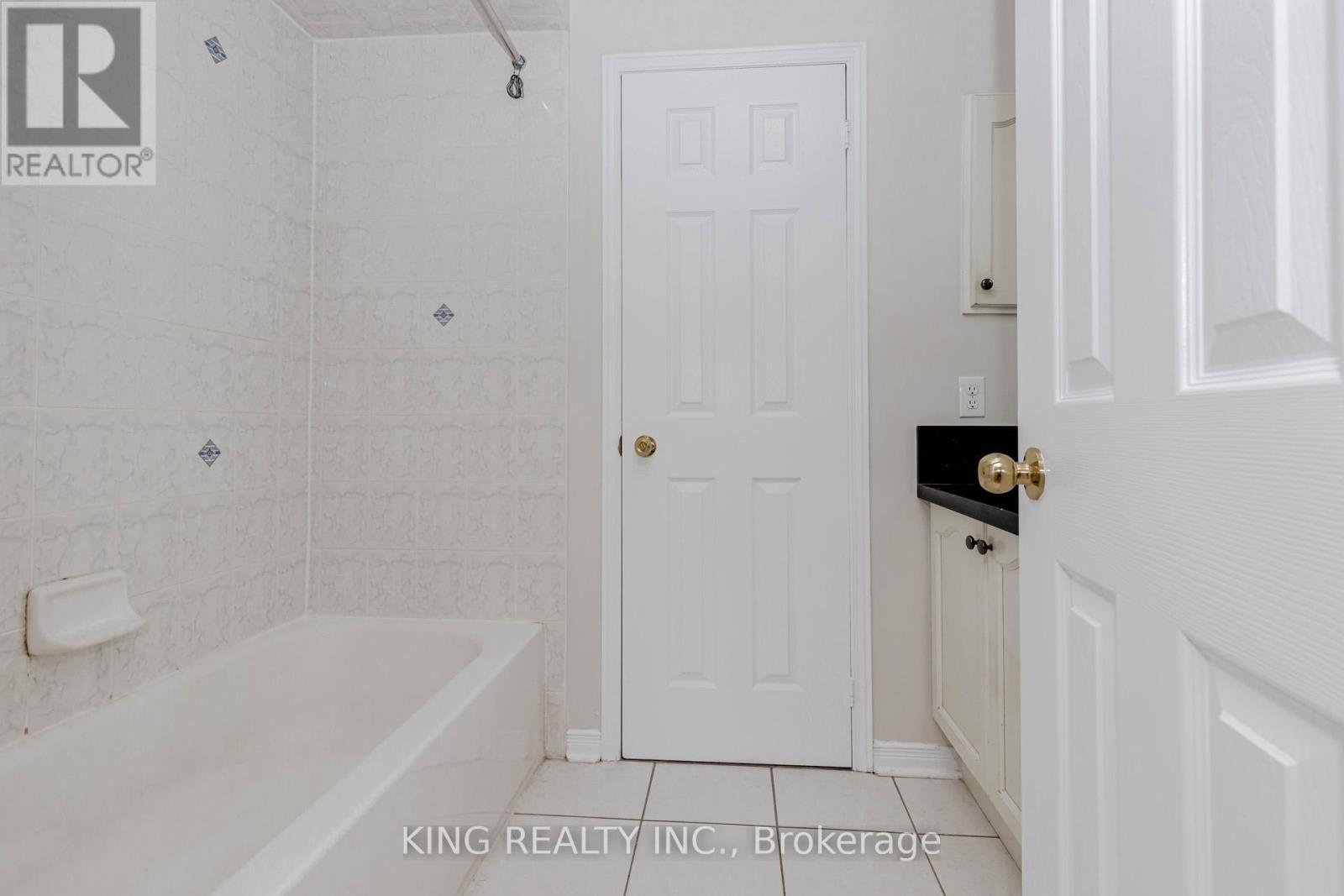 14 Ledgerock Road, Brampton (Bram East), Ontario  L6P 2L7 - Photo 35 - W12475673