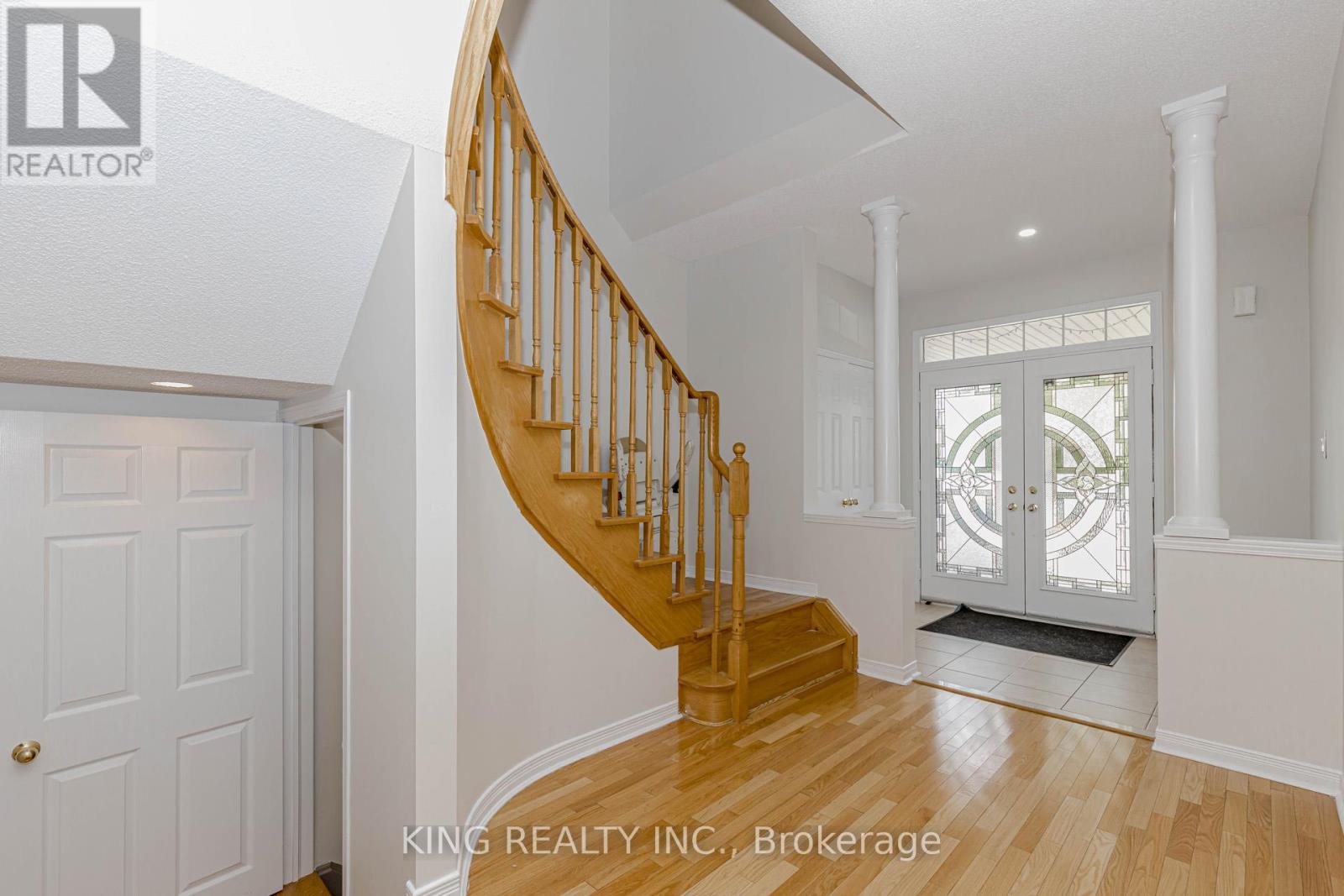 14 Ledgerock Road, Brampton (Bram East), Ontario  L6P 2L7 - Photo 4 - W12475673