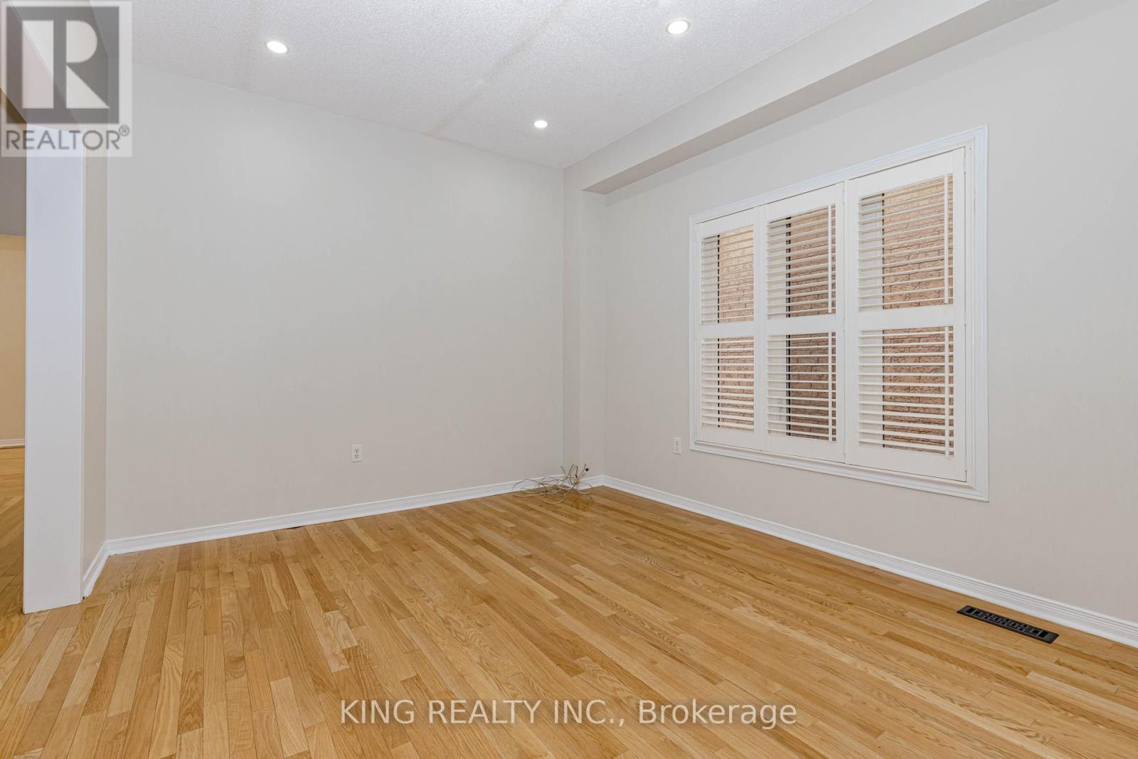 14 Ledgerock Road, Brampton (Bram East), Ontario  L6P 2L7 - Photo 5 - W12475673