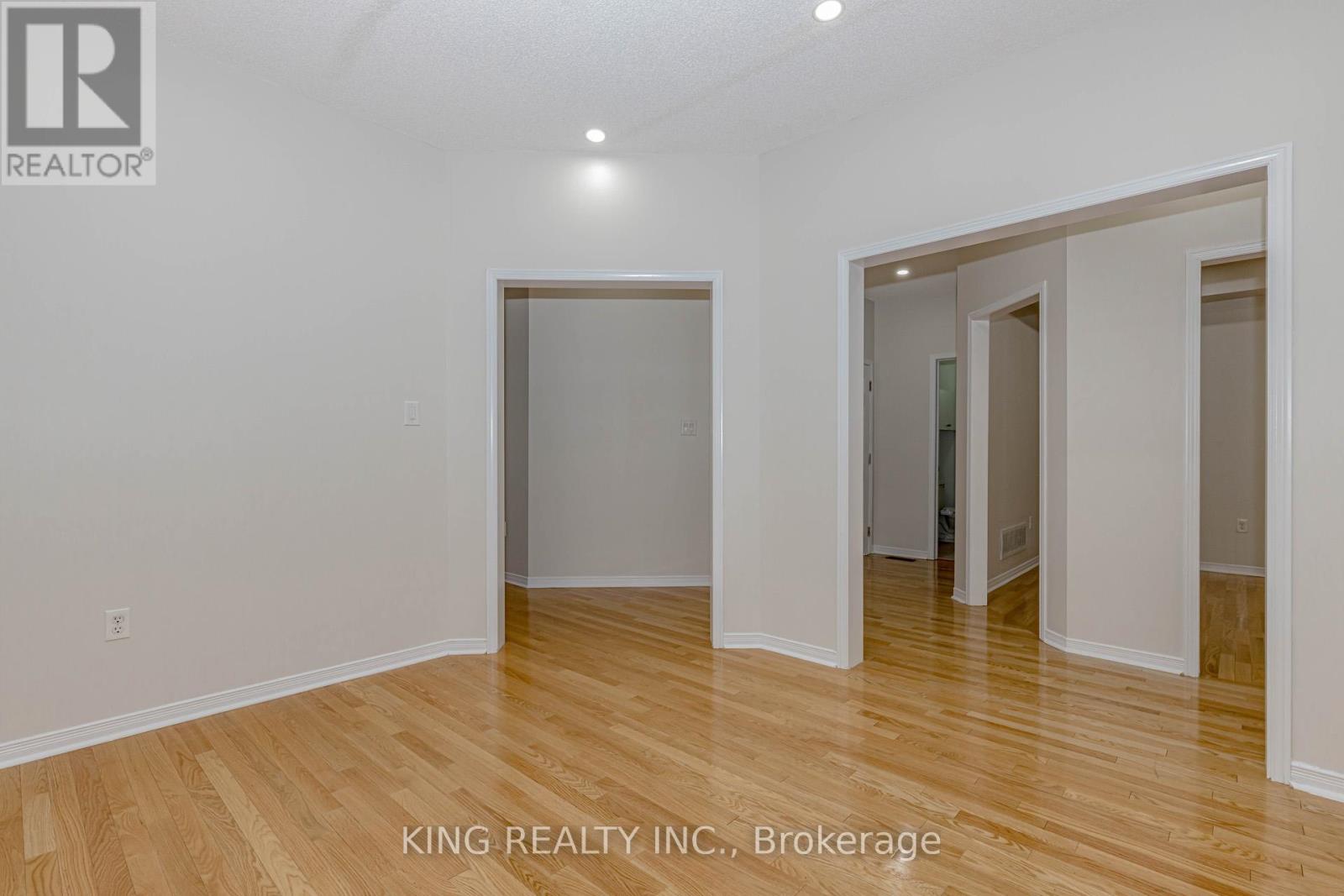 14 Ledgerock Road, Brampton (Bram East), Ontario  L6P 2L7 - Photo 6 - W12475673