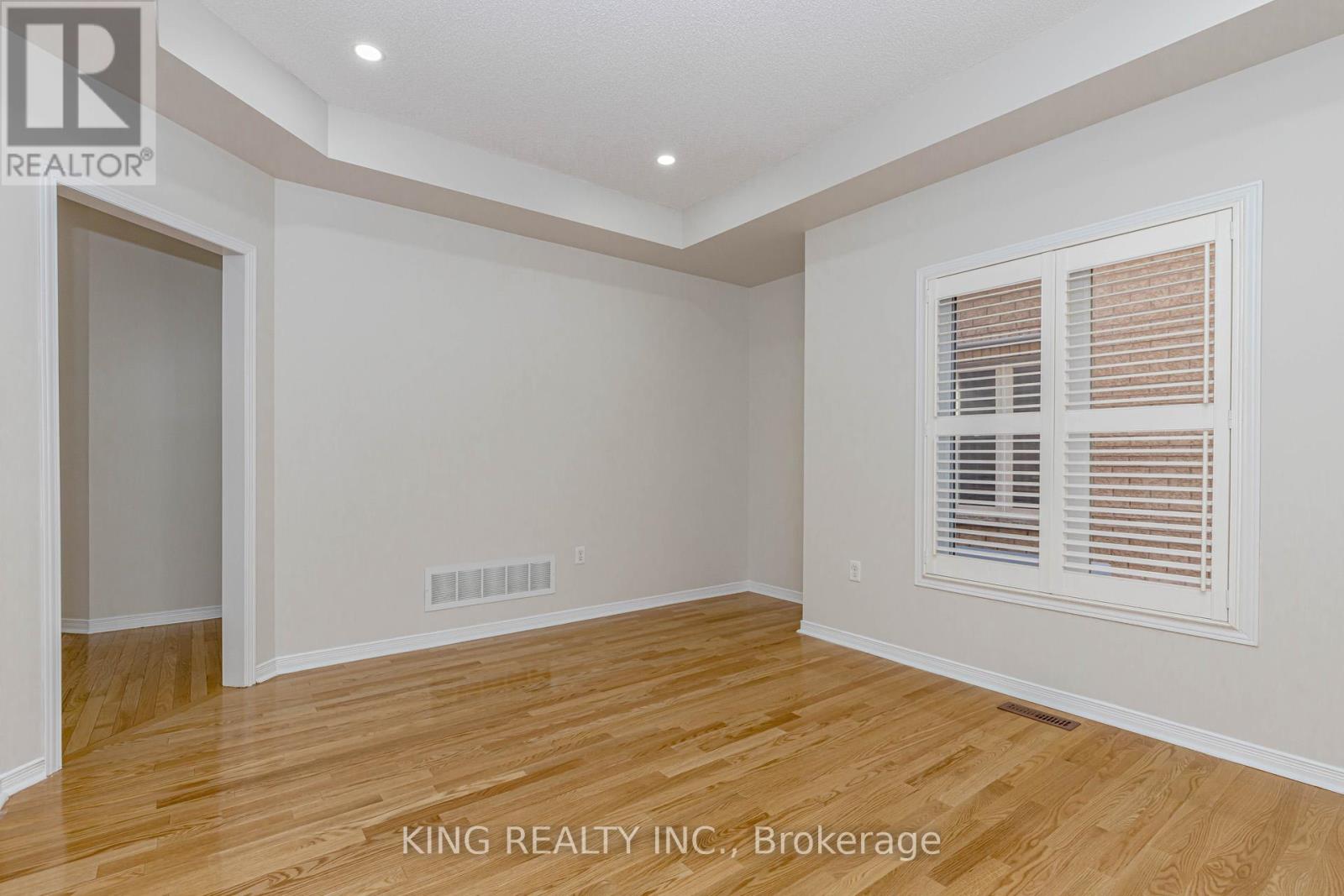 14 Ledgerock Road, Brampton (Bram East), Ontario  L6P 2L7 - Photo 8 - W12475673